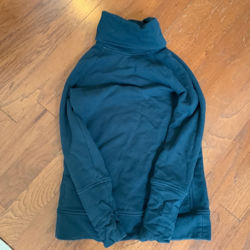 Lululemon turtleneck sweatshirt